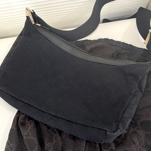 Authentic Gucci GG Black Canvas Messenger Crossbody Bag with Gold Hardware - Picture 5 of 11